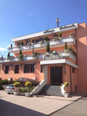 Отель Albergo Ristorante Il Delfino  Новара